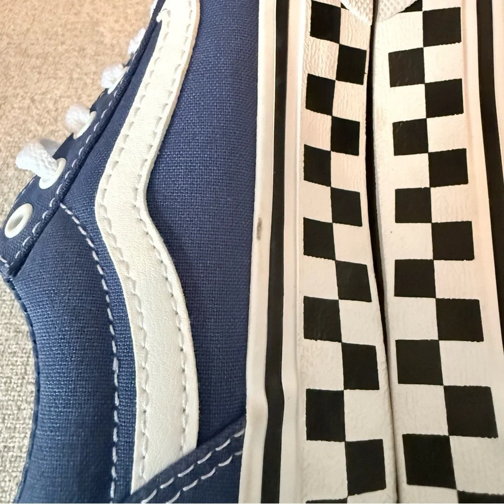 NWOT Vans Ward navy blue/ white canvas sneakers size youth 13 (unisex)